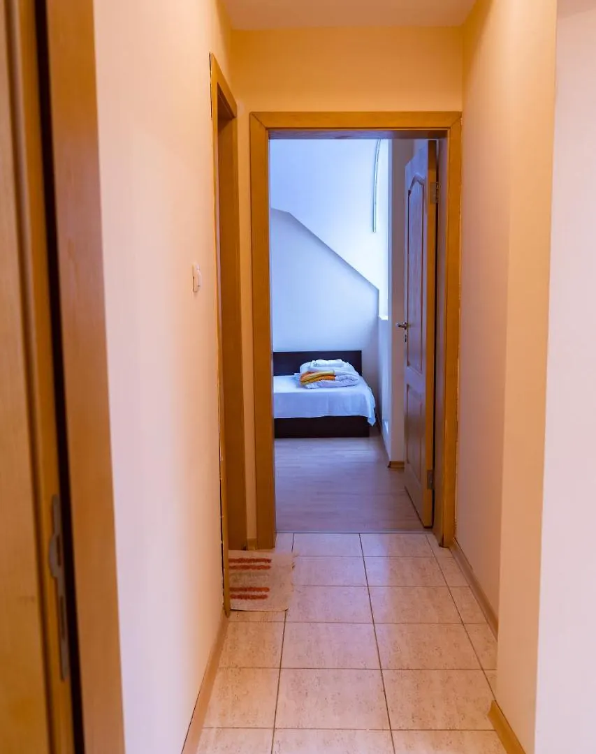 Maisonette Picadilly Warna Apartment