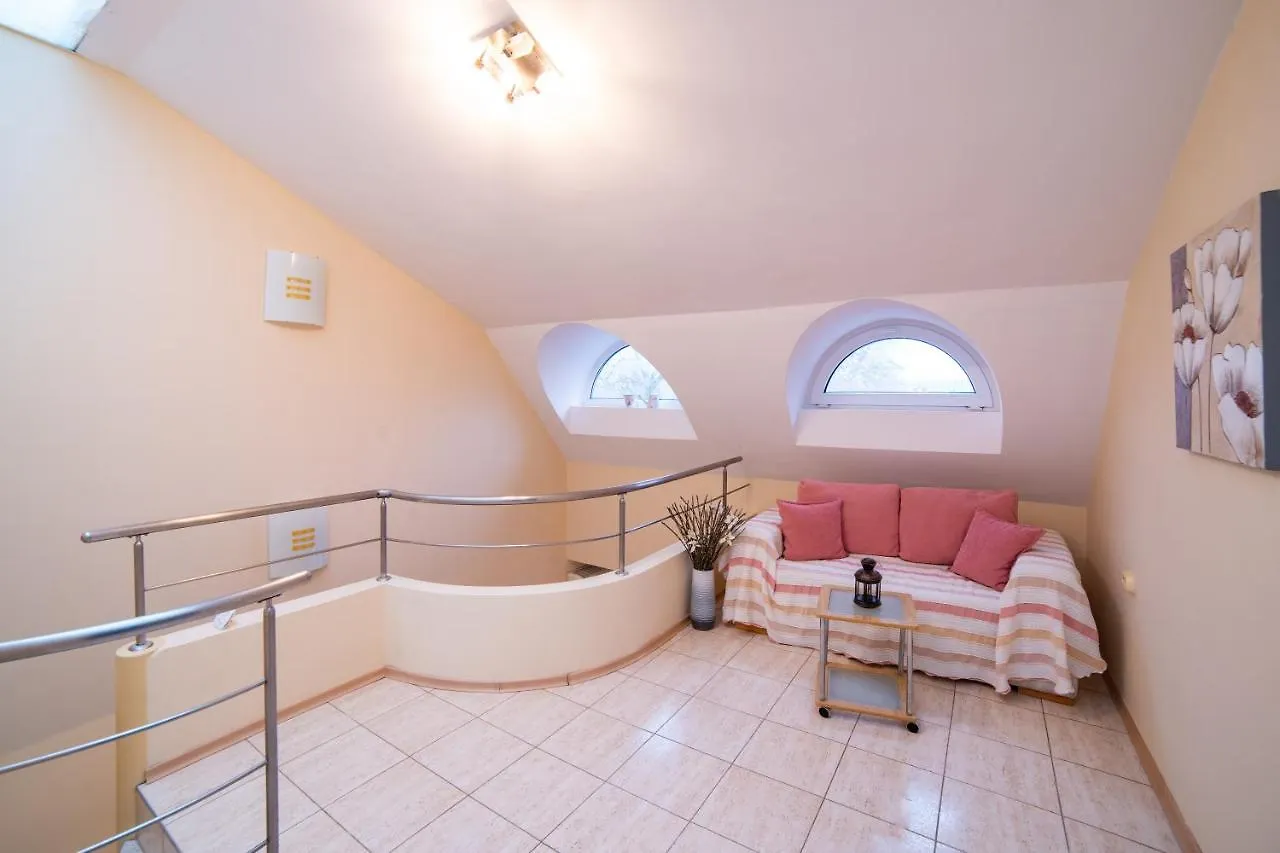 Maisonette Picadilly Warna Apartment